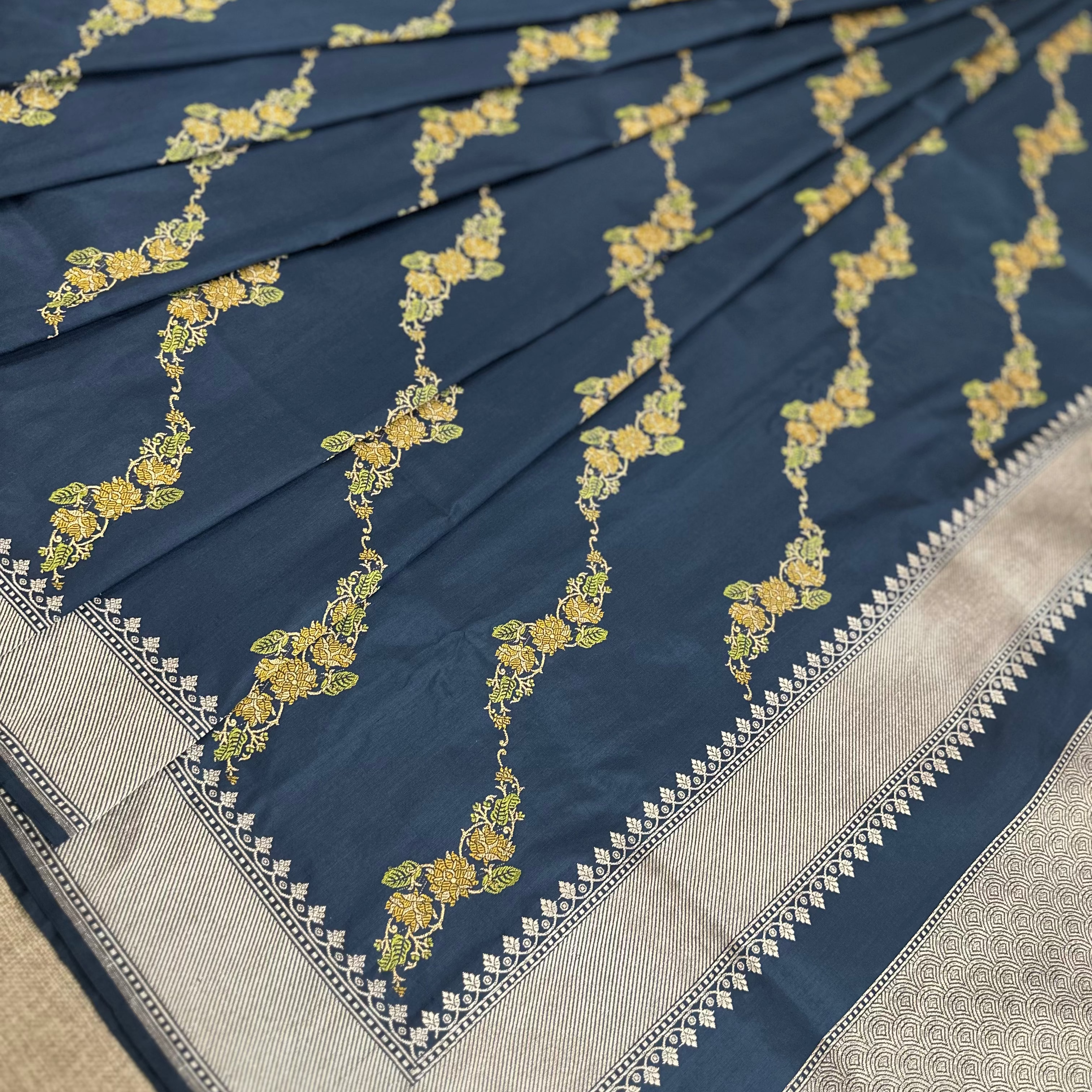 Blue Floral Ada Khadwa Buti Benarasi