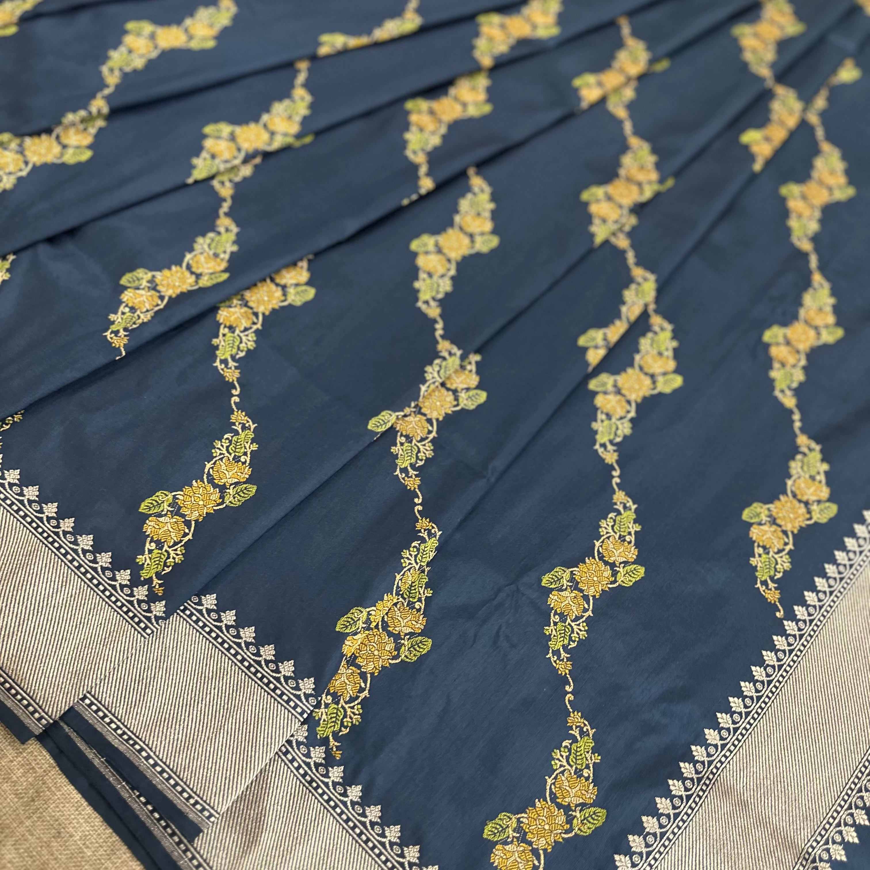 Blue Floral Ada Khadwa Buti Benarasi