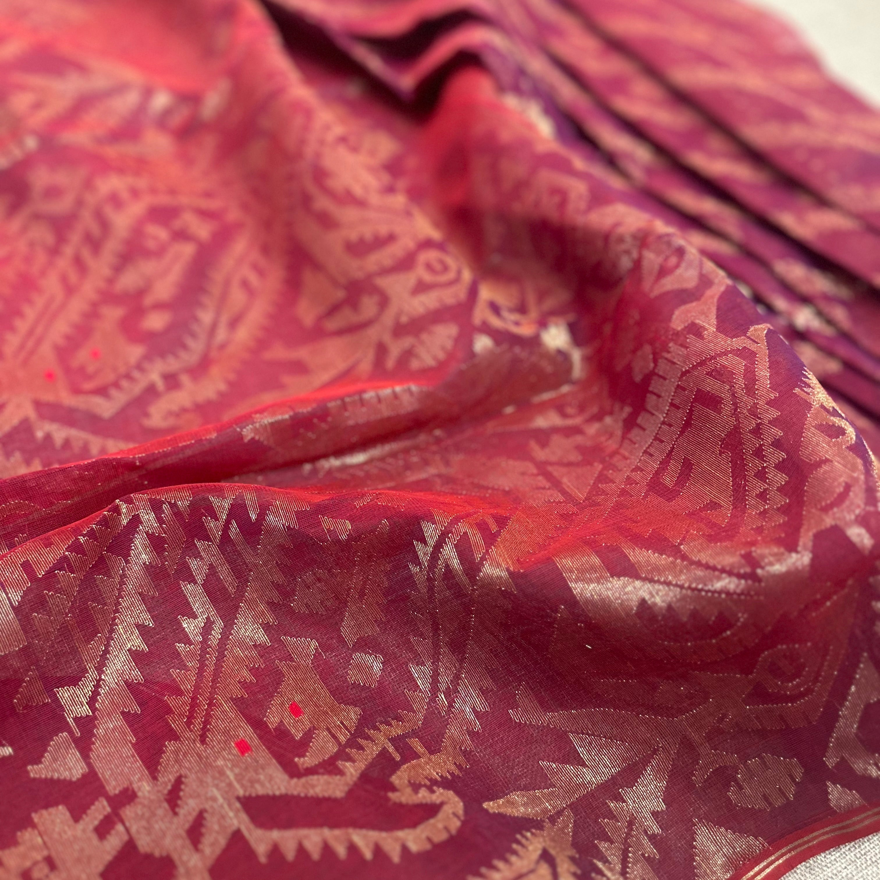 Red Shot Colour Ada Dhakai Jamdani Saree