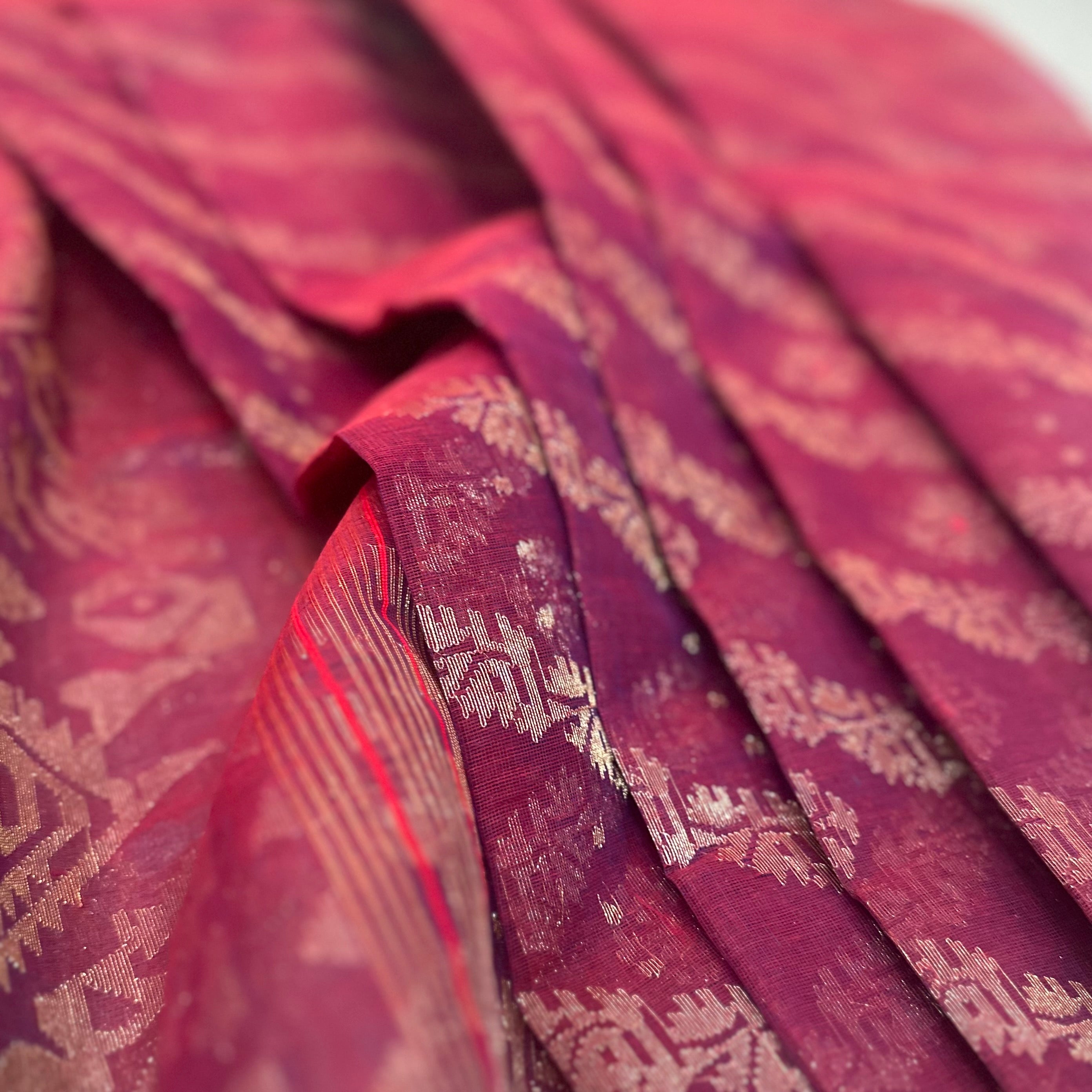 Red Shot Colour Ada Dhakai Jamdani Saree