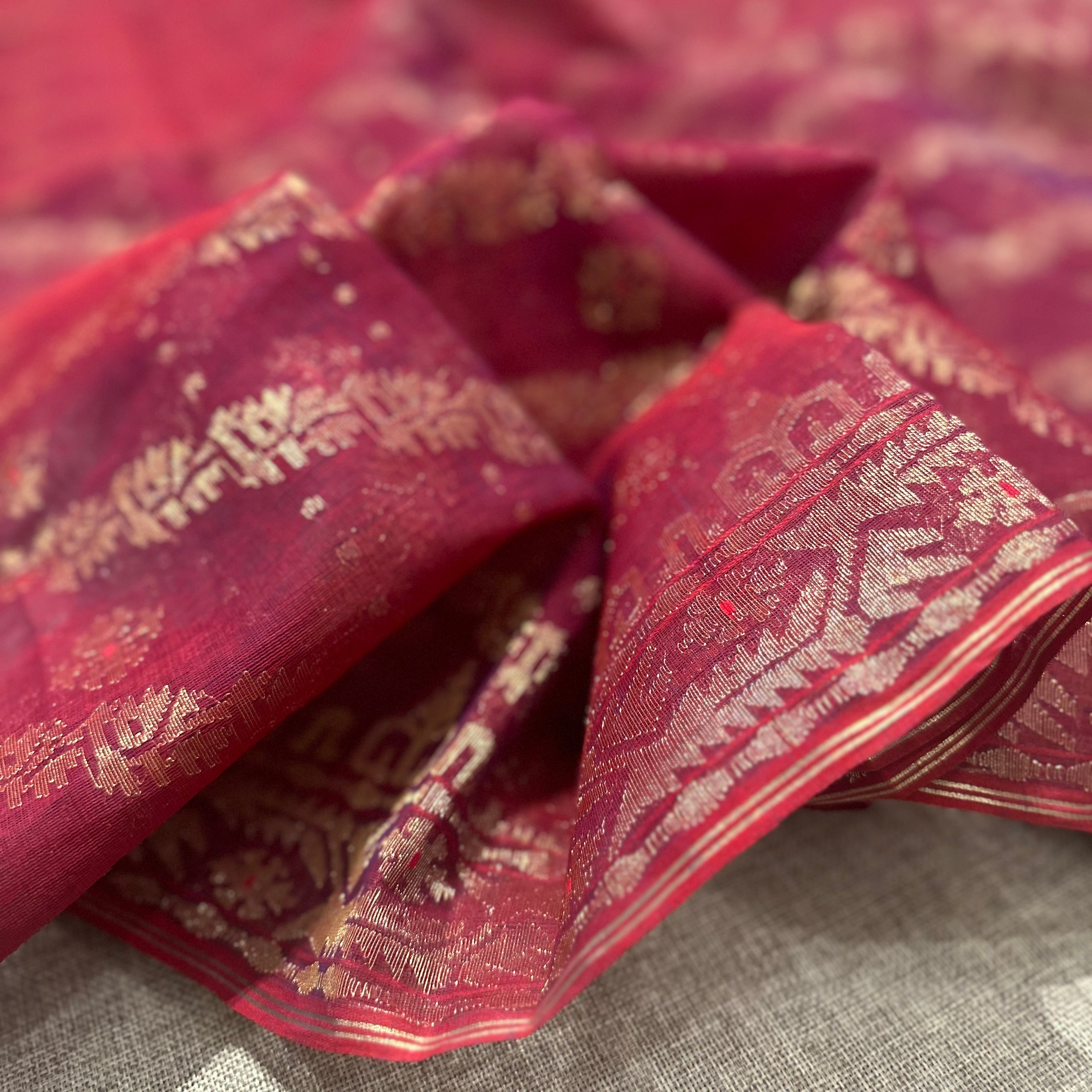 Red Shot Colour Ada Dhakai Jamdani Saree