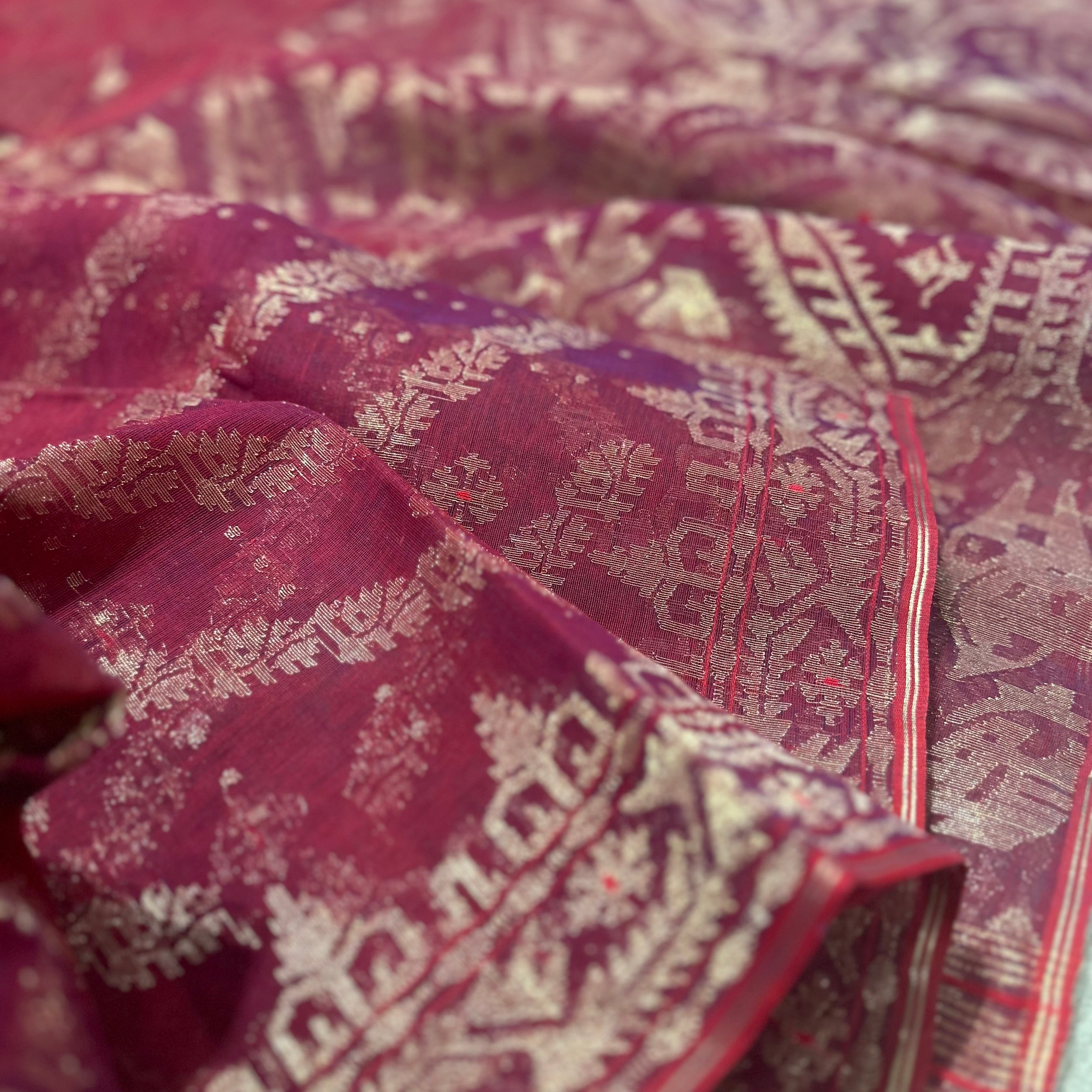 Red Shot Colour Ada Dhakai Jamdani Saree