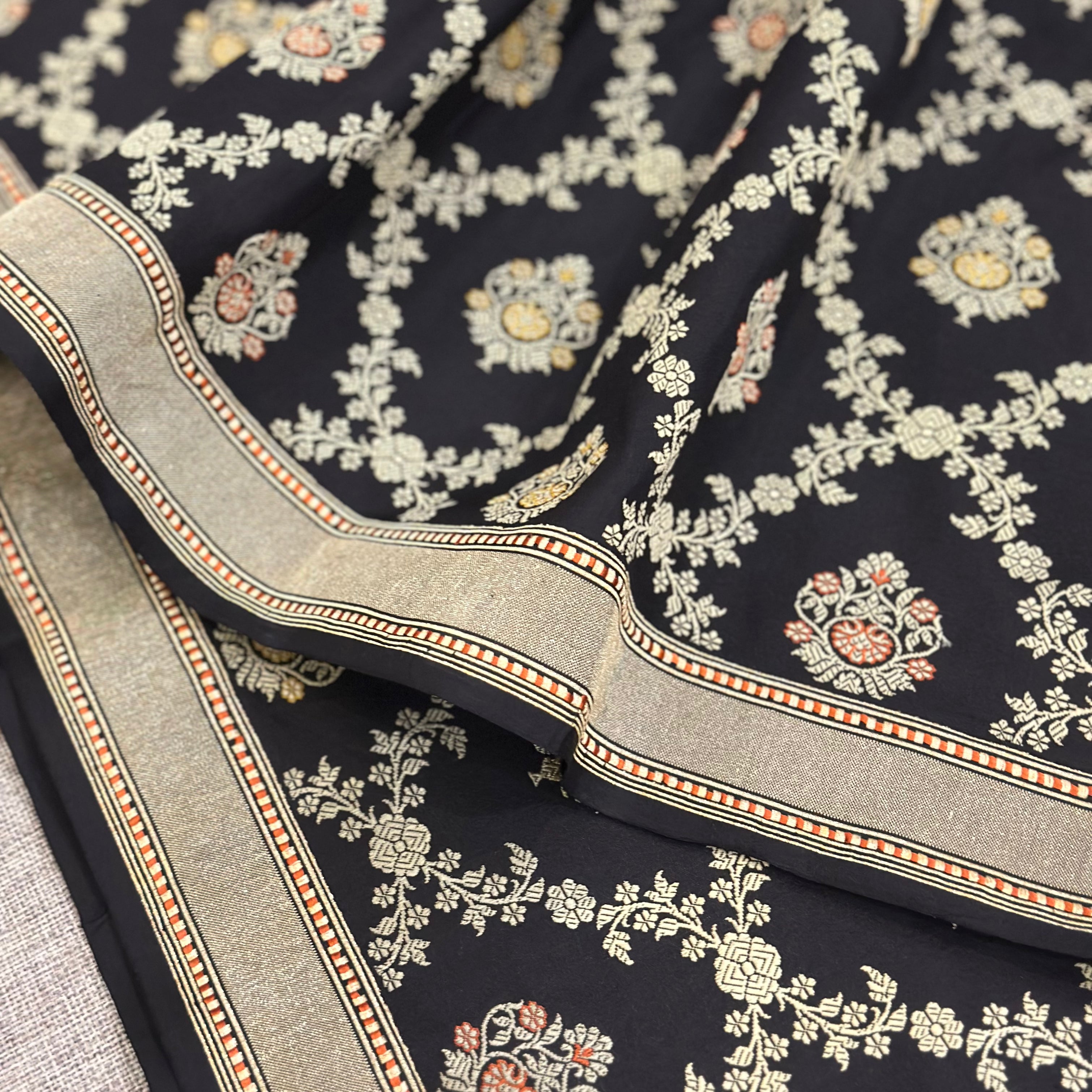 Black Khadwa Jaal Benarasi
