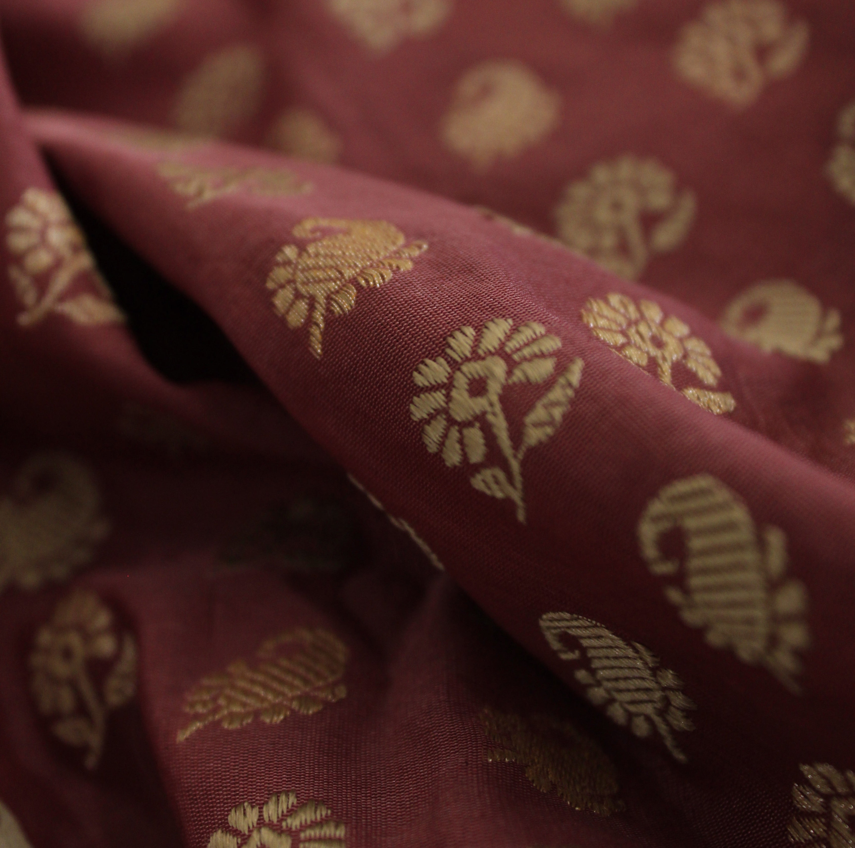Dudhe Alta Natural Dyed Baluchari with Copper Zari