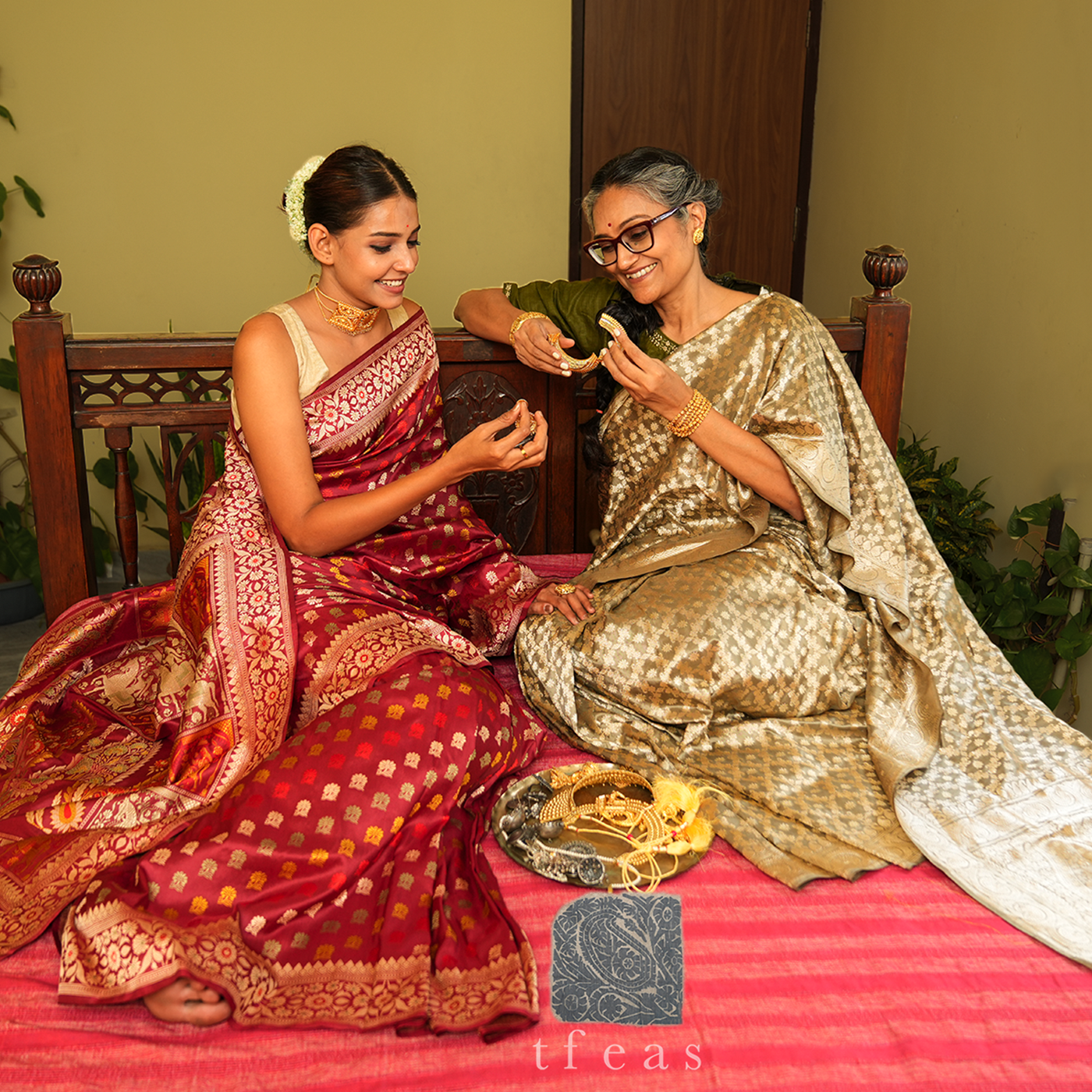 Natural Dyed Khadwa Jaal Benarasi Saree