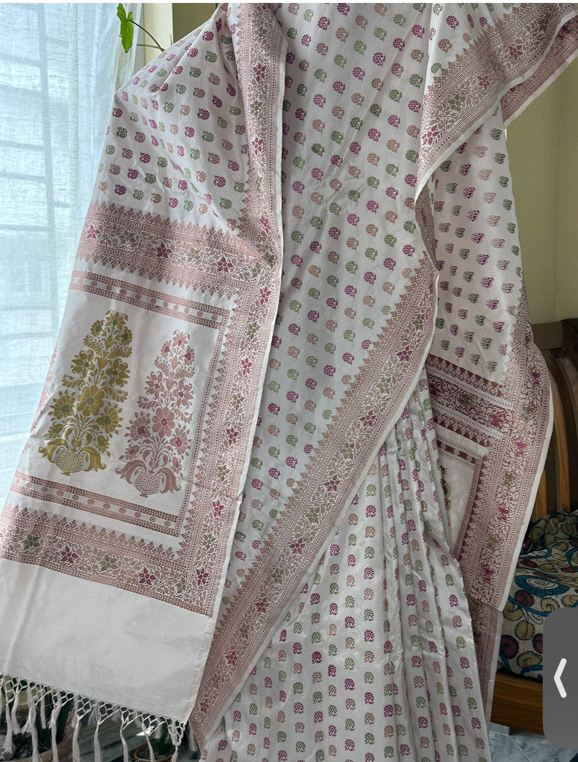 White Baluchari from Benaras with Paisleys in Palla