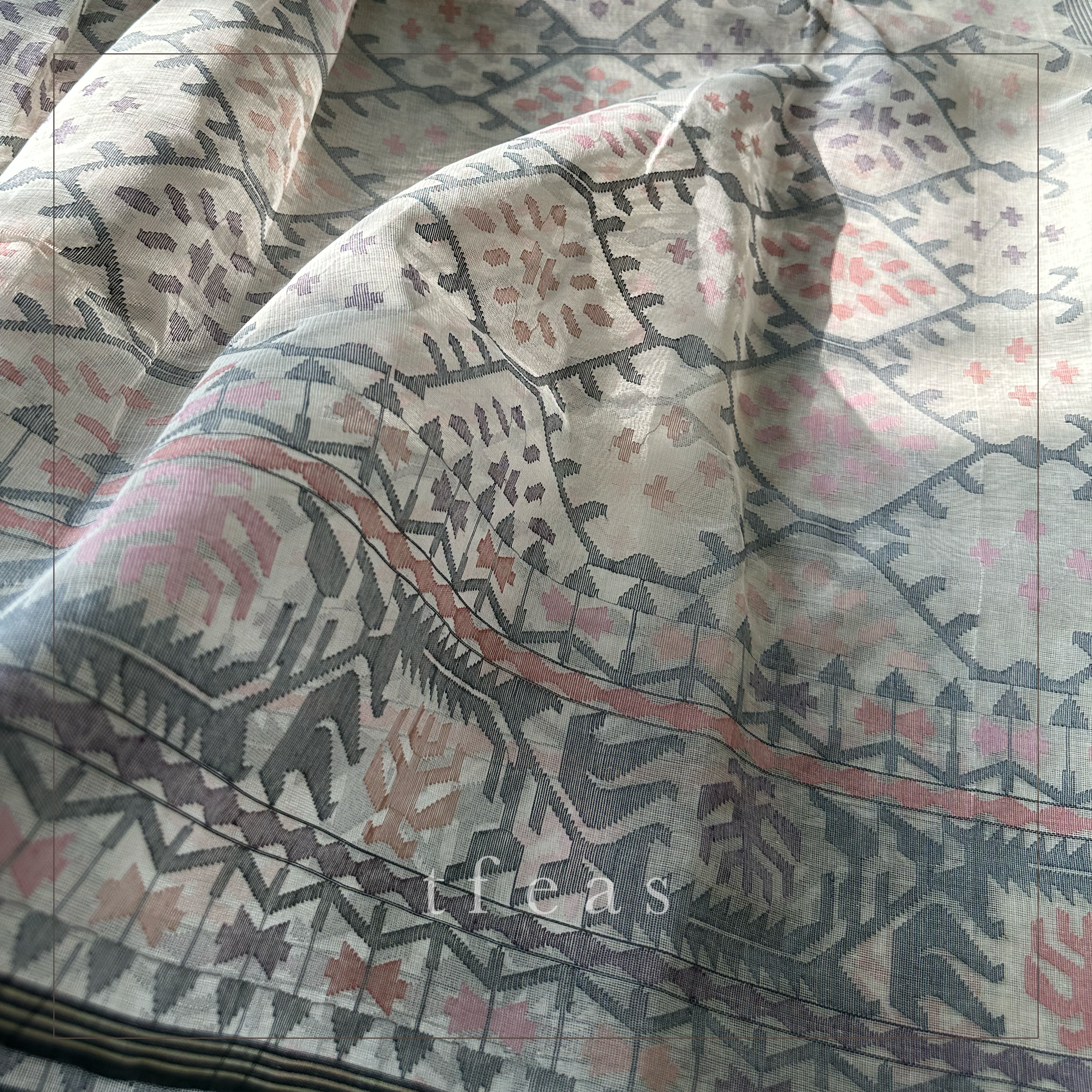 TFEAS White Handwoven Dhakai Jamdani Saree