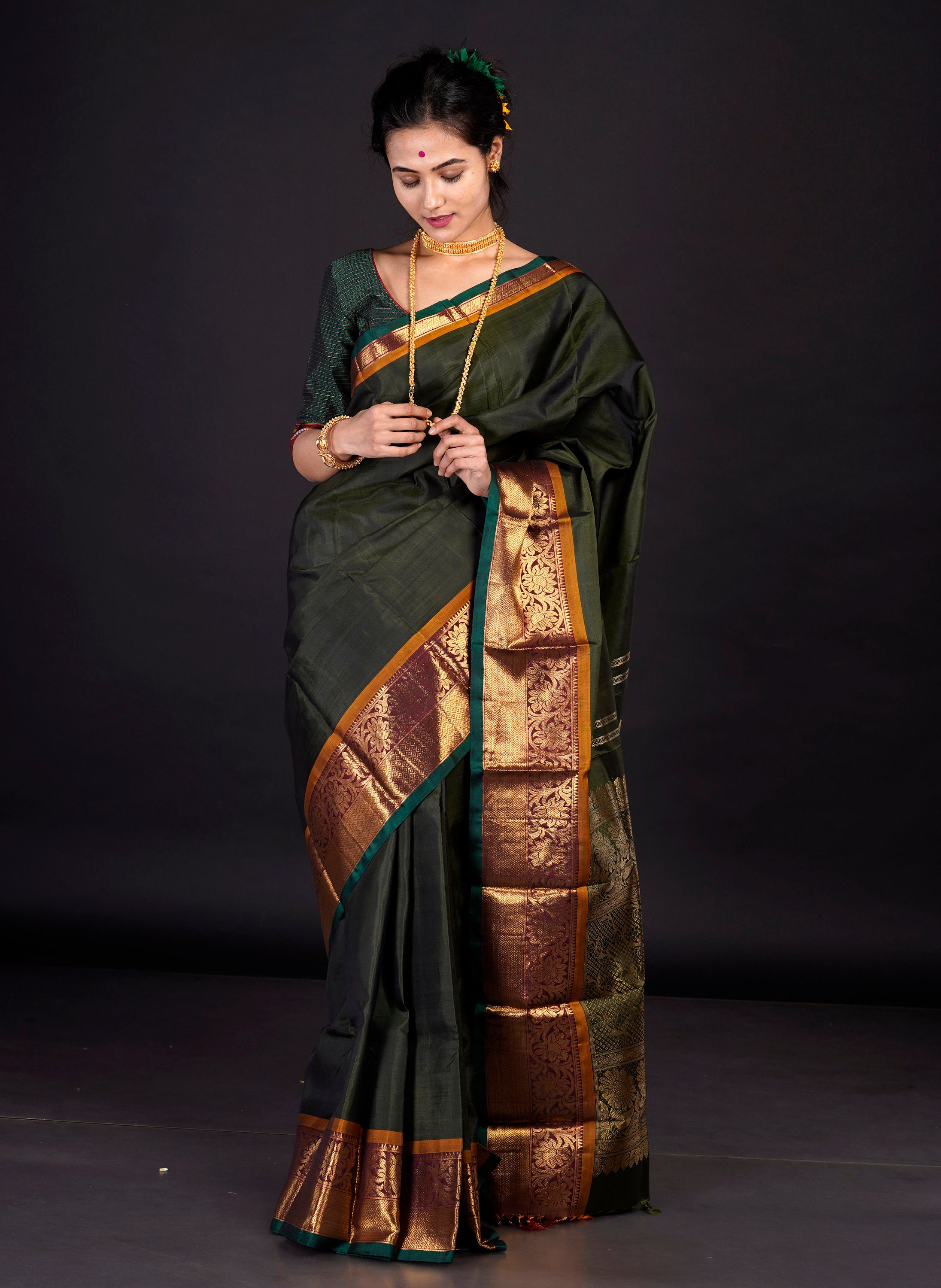 Maroon Handloom Kanjivaram Pure Silk Saree with all over Zari Booti –  WeaverStory